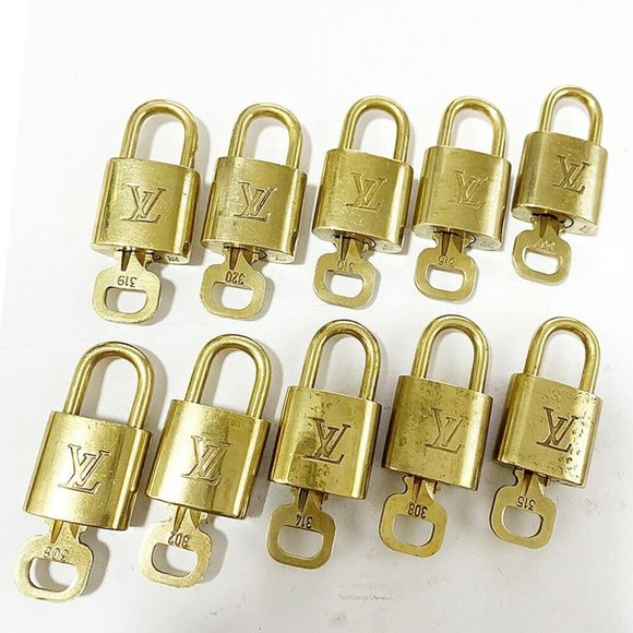 Authentic LOUIS VUITTON LV 10 SET PADLOCK KEY BAG CHARM CADENA GOLD-PLATED - Picture 1 of 4